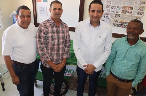 COOPBUENO HACE DONACION DE DOS CARROS RECOLECTORES DE BASURA