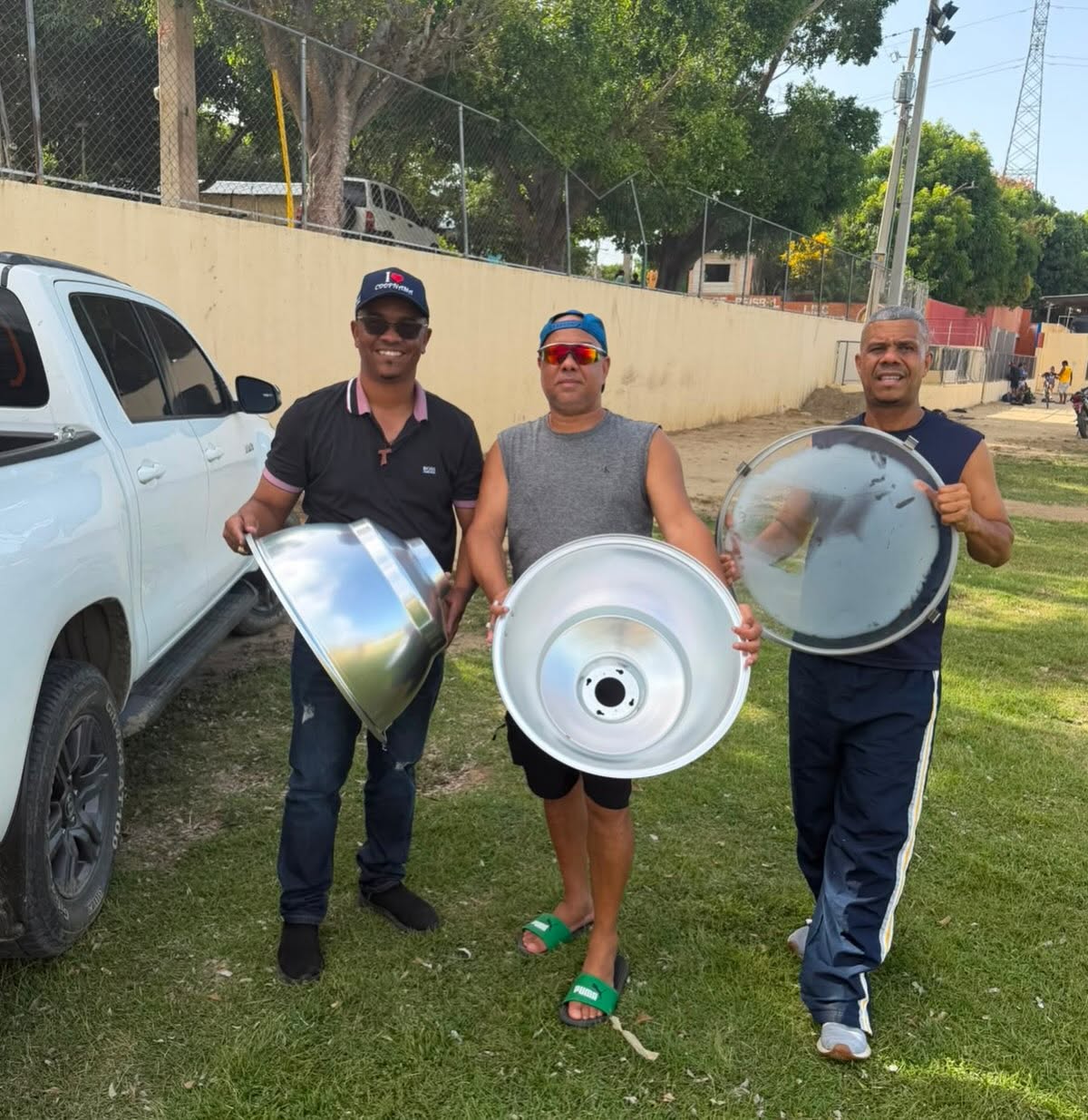 Colocación de nuevas luminarias en el Play Municipal.